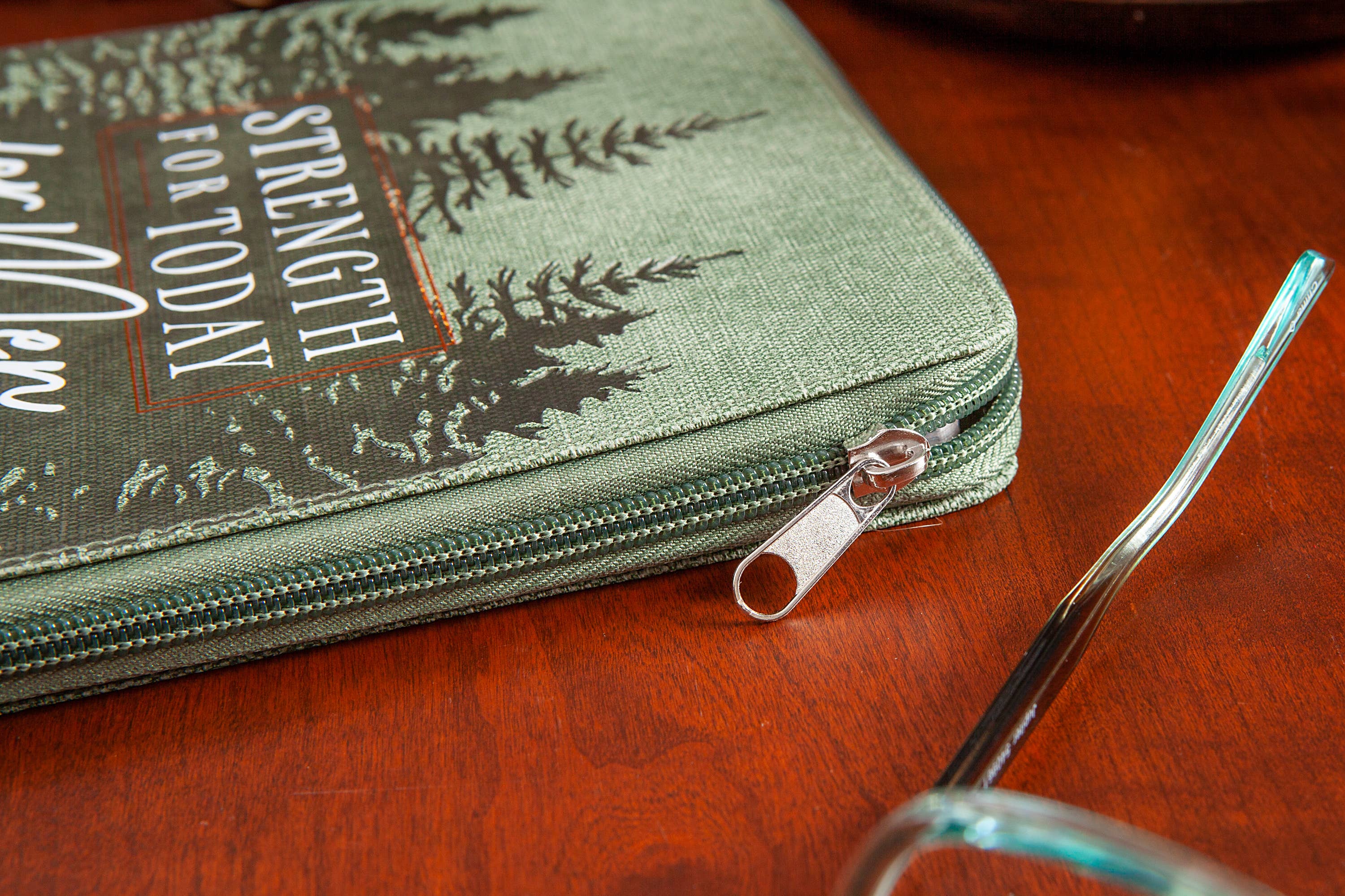 Strength for Today for Men (Daily Devotional for Men)